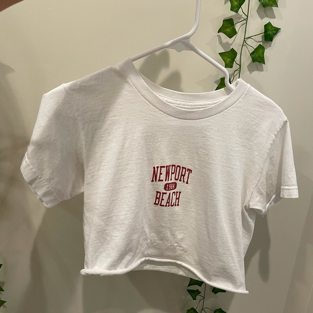 newport beach white cropped tee